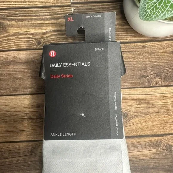 NWT Lululemon Men's Daily Stride Ankle Socks 5 Pack Size XL (White/Rainbow) - Picture 2 of 10